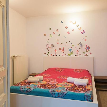 Center Walking Apartment And Room 부쿠레슈티 외부 사진