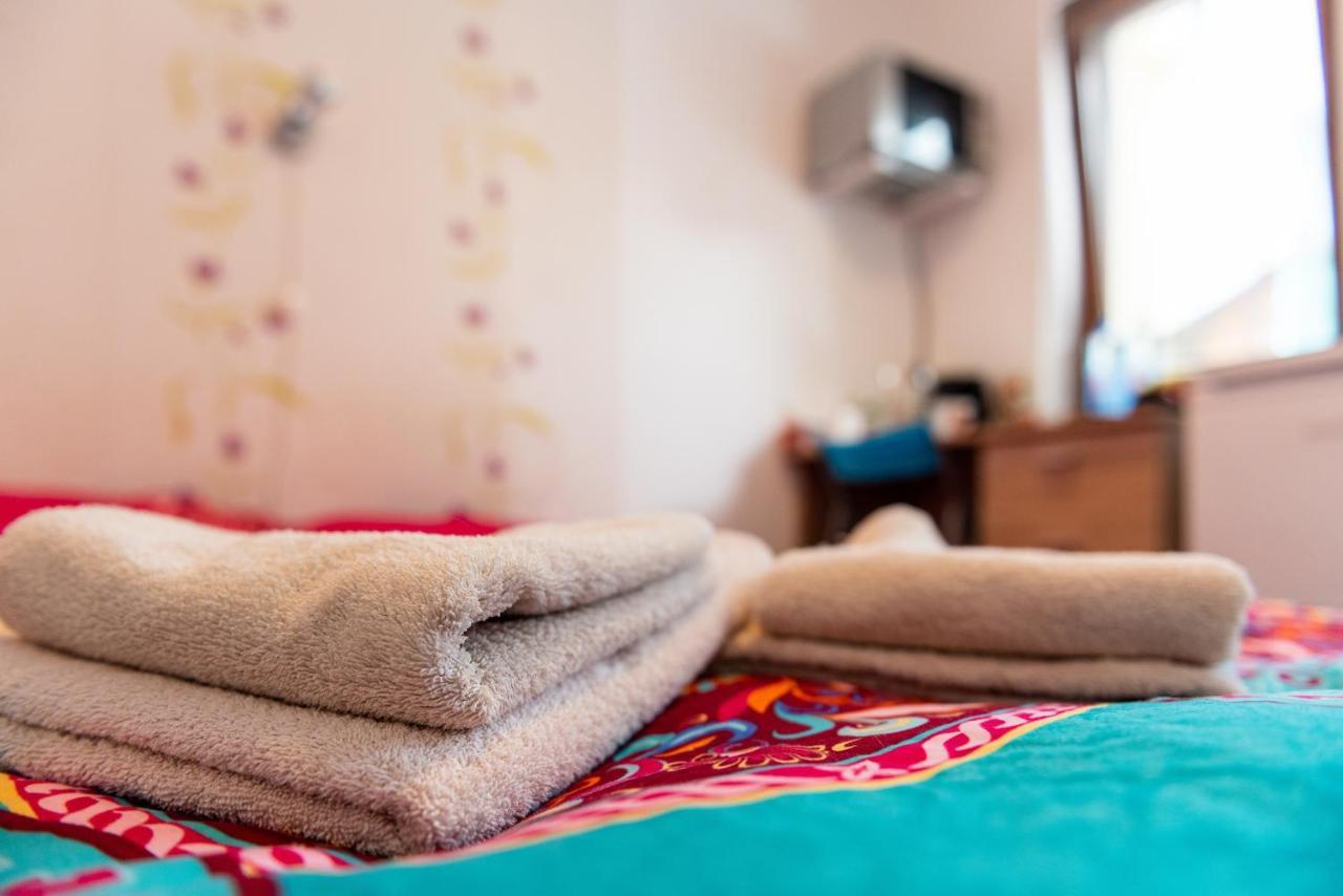 Center Walking Apartment And Room 부쿠레슈티 외부 사진